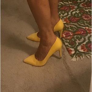 Kelly & Katie bright yellow suede pumps. Size 8.5💛